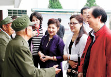 藝術(shù)家在延安開展文藝志愿服務(wù)活動